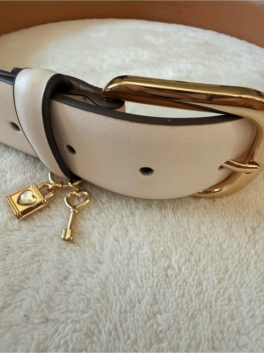New Kate Spade Cream Leather Belt with Gold Lock & Key Charm - Size Medium (NWT)